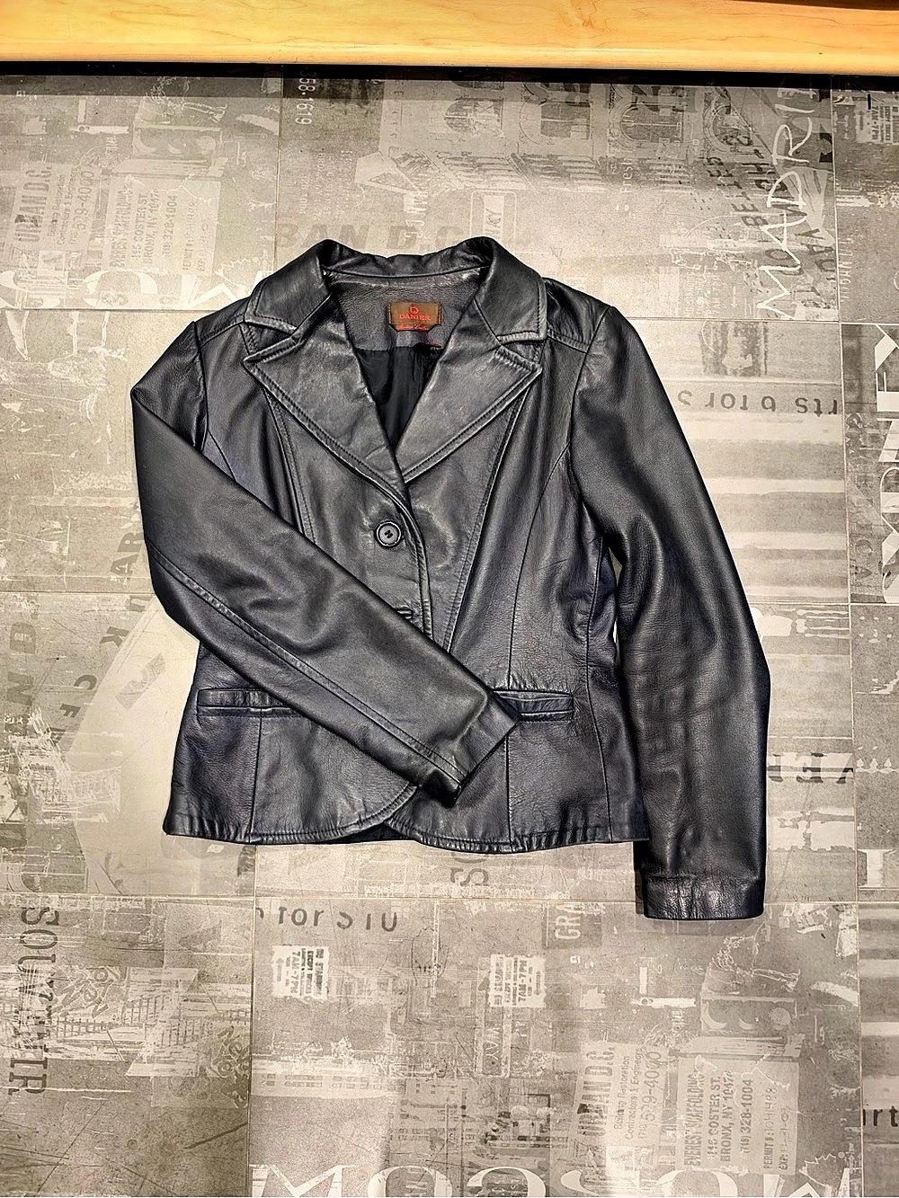 Danier Leather Button-Front Jacket Black Size Medium